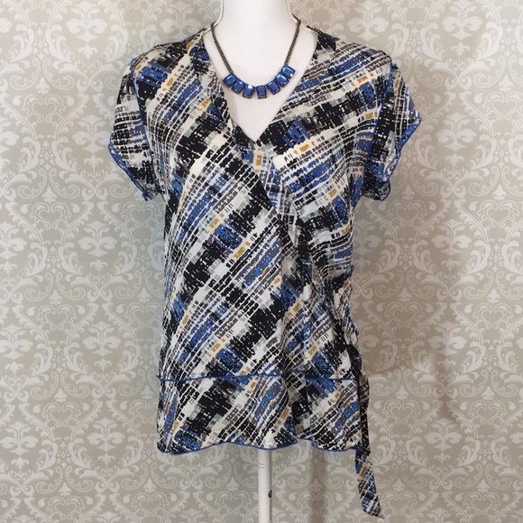 BCBGMaxAzria Tops - BCBG Maxazria 100% silk blouse